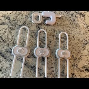 Baby/child cabinets locks